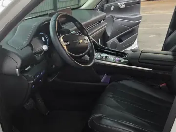 2023 Genesis GV80 с пробегом 31 000 км