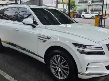 2023 Genesis GV80 с пробегом 31 000 км
