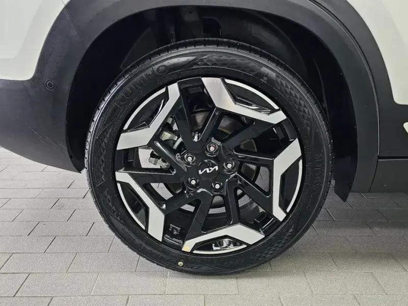 2025 Kia Seltos с пробегом 5 246 км