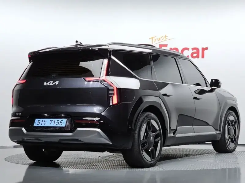 2023 Kia EV9 с пробегом 27 241 км