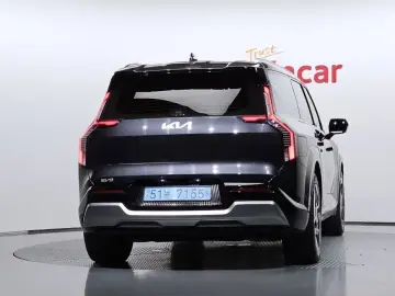 2023 Kia EV9 с пробегом 27 241 км