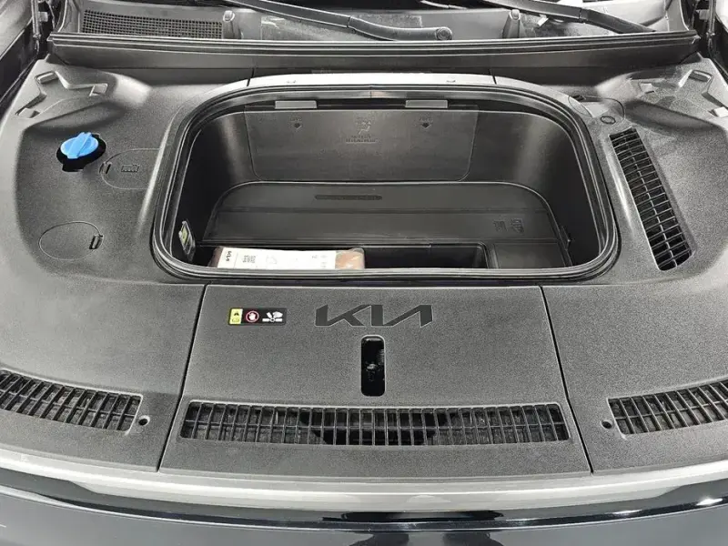 2023 Kia EV9 с пробегом 27 241 км