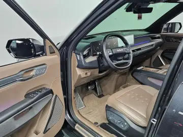 2023 Kia EV9 с пробегом 27 241 км