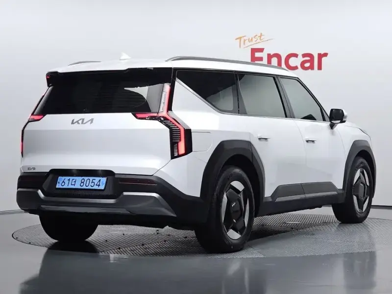 2023 Kia EV9 с пробегом 42 829 км