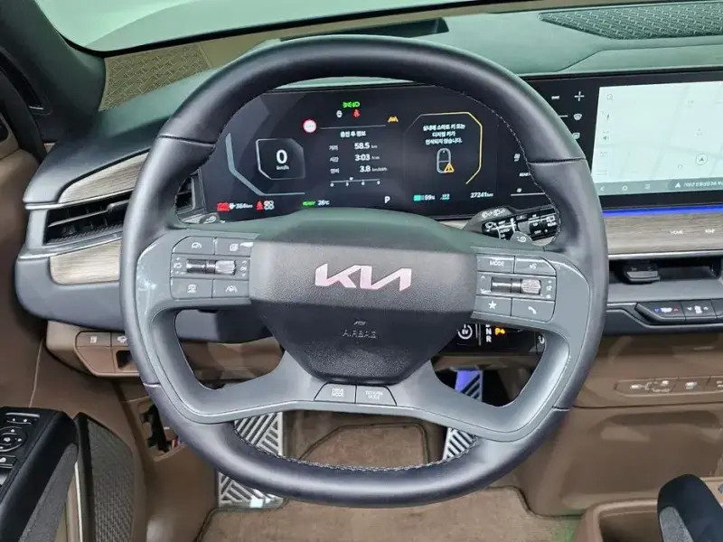 2023 Kia EV9 с пробегом 27 241 км