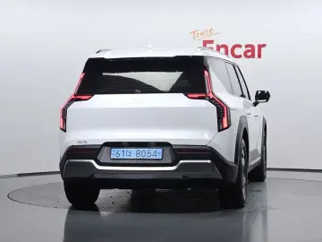 2023 Kia EV9 с пробегом 42 829 км