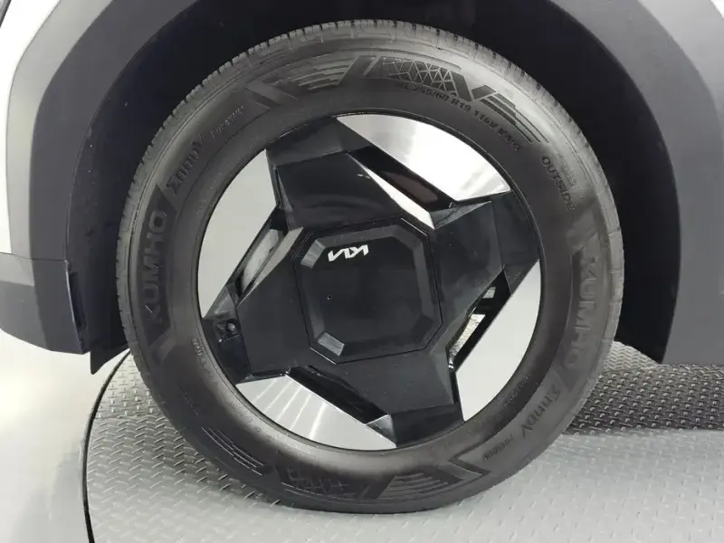 2023 Kia EV9 с пробегом 42 829 км