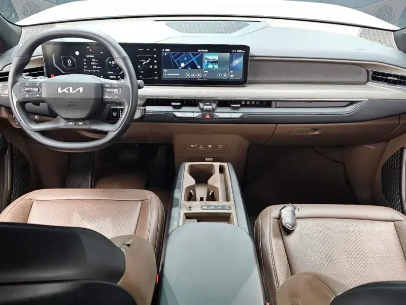 2023 Kia EV9 с пробегом 42 829 км