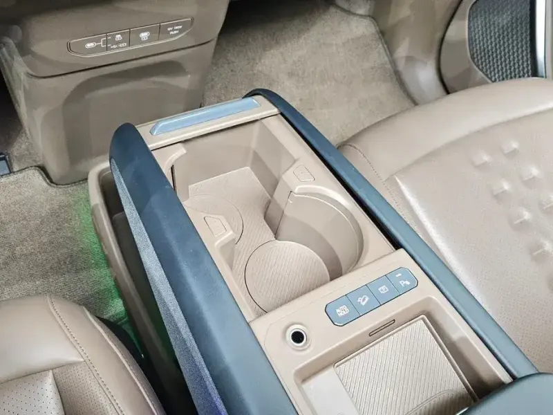 2023 Kia EV9 с пробегом 27 241 км