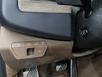 2023 Kia EV9 с пробегом 27 241 км