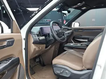 2023 Kia EV9 с пробегом 42 829 км