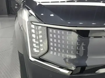 2023 Kia EV9 с пробегом 27 241 км