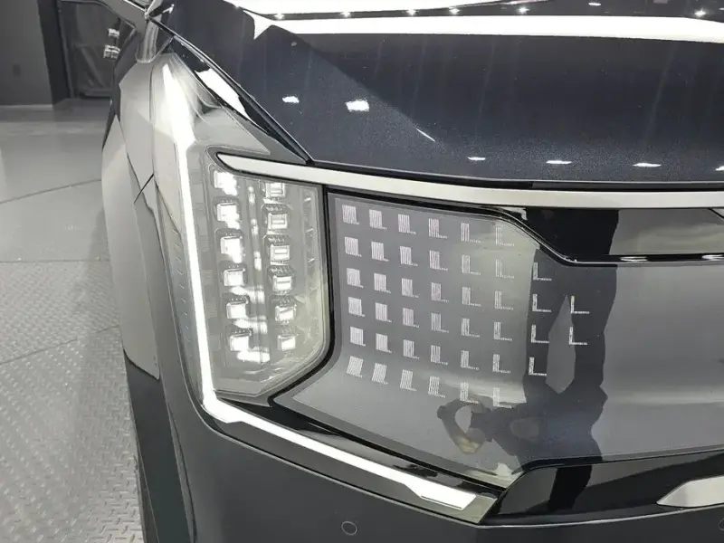 2023 Kia EV9 с пробегом 27 241 км