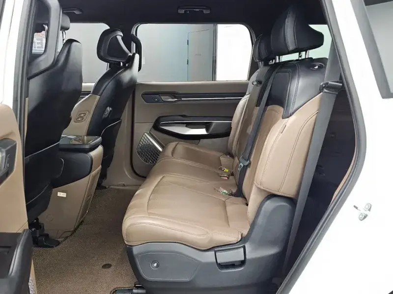 2023 Kia EV9 с пробегом 42 829 км