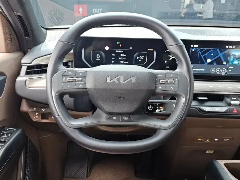 2023 Kia EV9 с пробегом 42 829 км