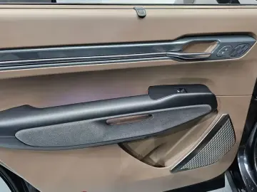 2023 Kia EV9 с пробегом 27 241 км