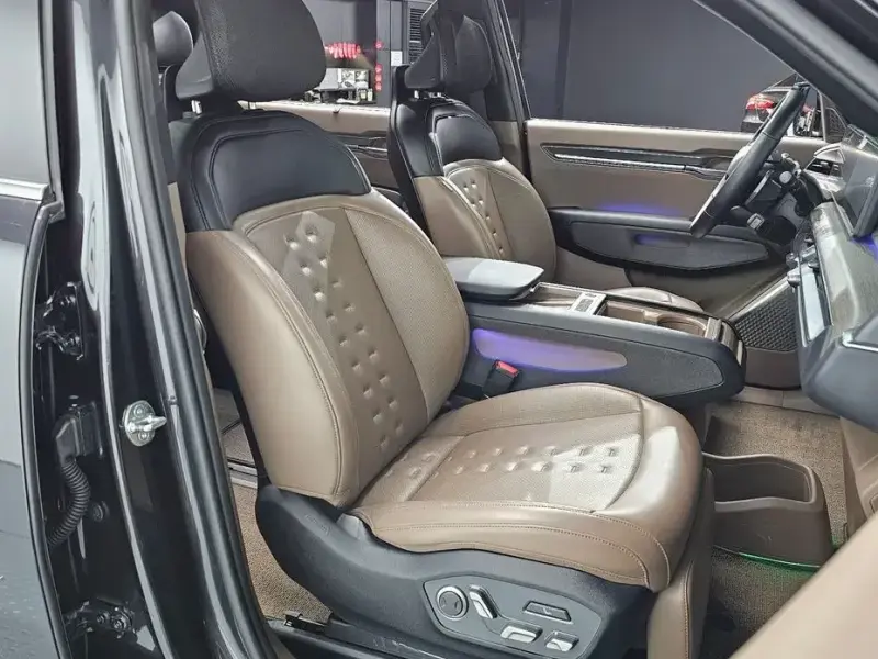 2023 Kia EV9 с пробегом 27 241 км