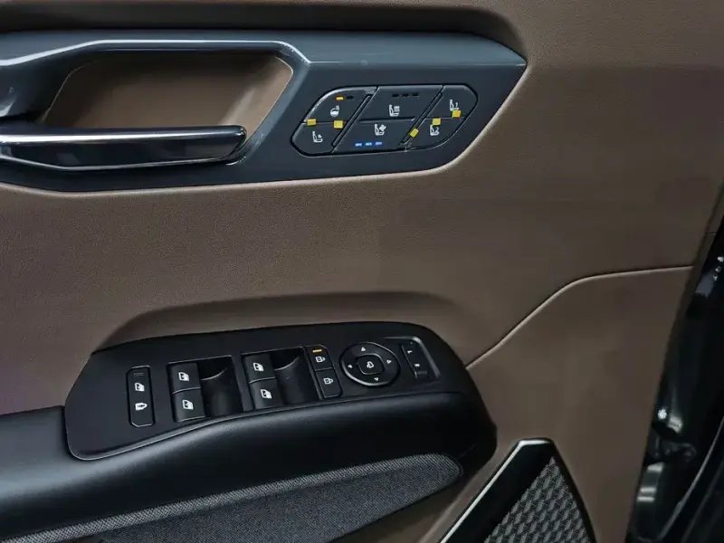 2023 Kia EV9 с пробегом 27 241 км