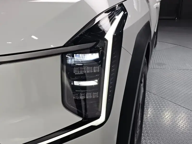 2023 Kia EV9 с пробегом 42 829 км