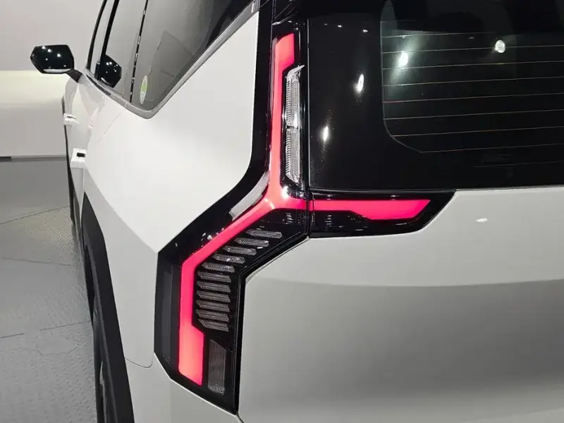 2023 Kia EV9 с пробегом 42 829 км