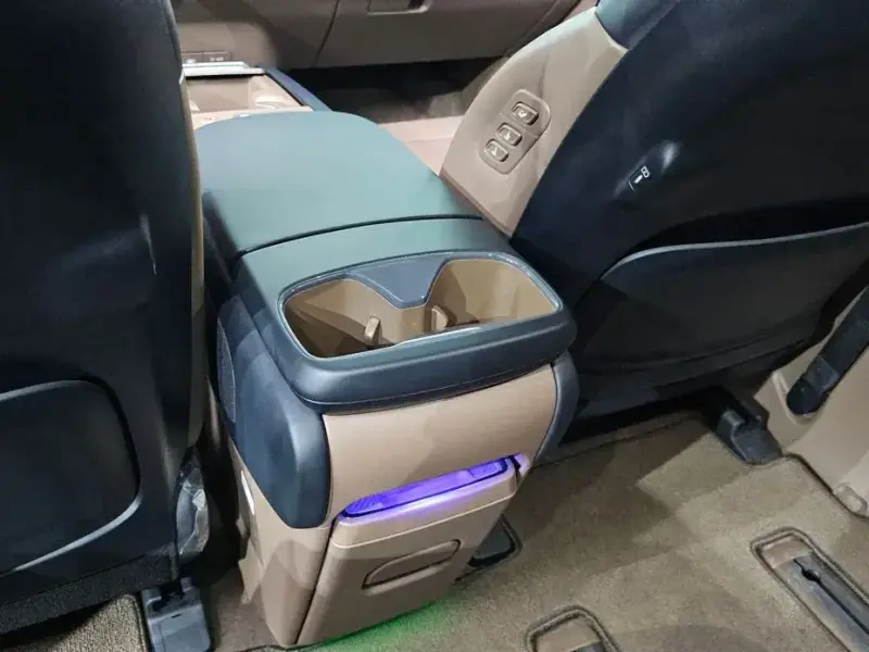 2023 Kia EV9 с пробегом 27 241 км