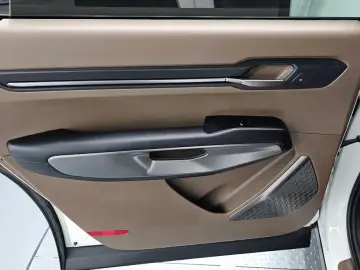2023 Kia EV9 с пробегом 42 829 км