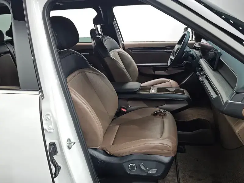 2023 Kia EV9 с пробегом 42 829 км