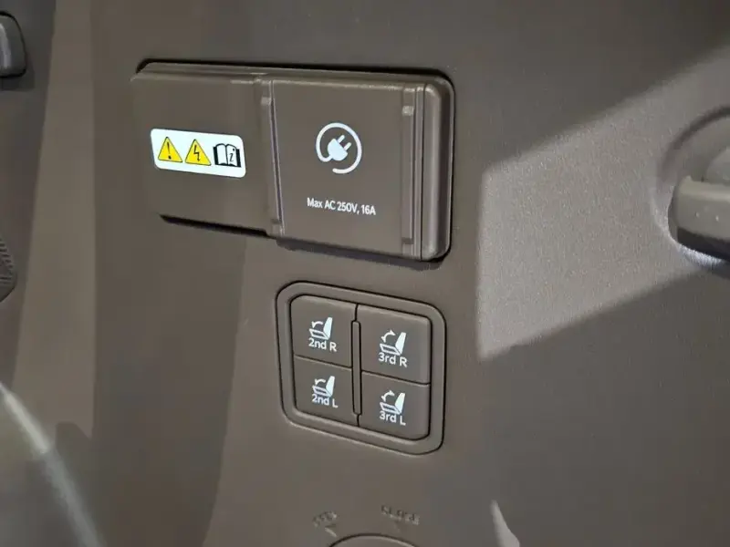 2023 Kia EV9 с пробегом 27 241 км