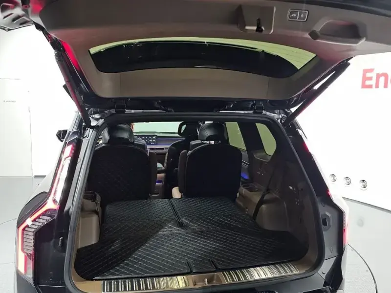 2023 Kia EV9 с пробегом 27 241 км