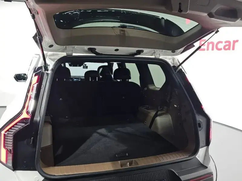 2023 Kia EV9 с пробегом 42 829 км