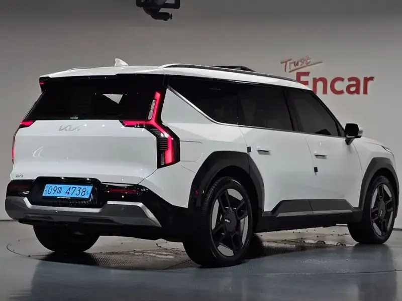 2023 Kia EV9 с пробегом 46 879 км