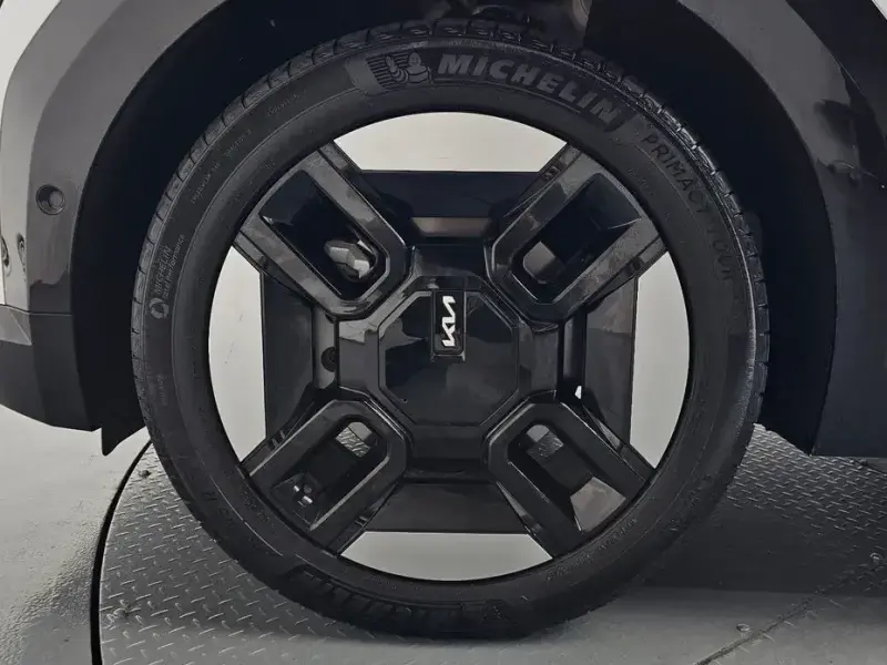 2023 Kia EV9 с пробегом 46 879 км
