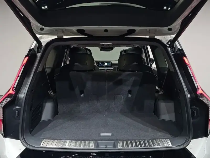 2023 Kia EV9 с пробегом 46 879 км
