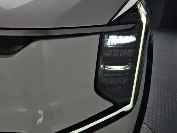 2023 Kia EV9 с пробегом 46 879 км