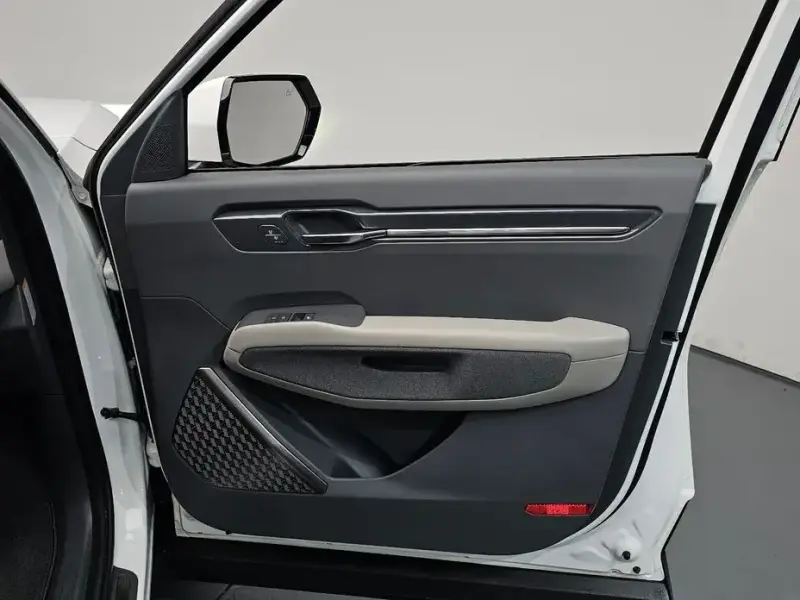 2023 Kia EV9 с пробегом 46 879 км