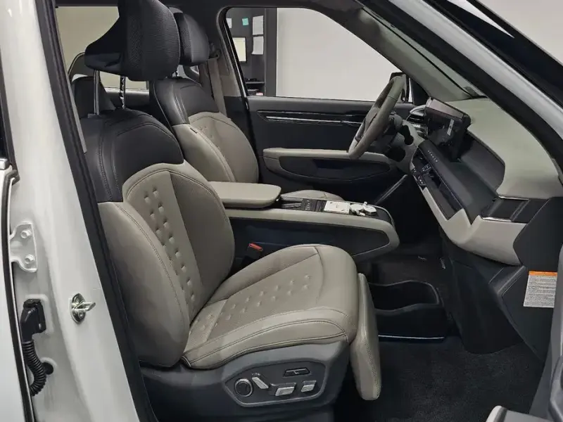 2023 Kia EV9 с пробегом 46 879 км
