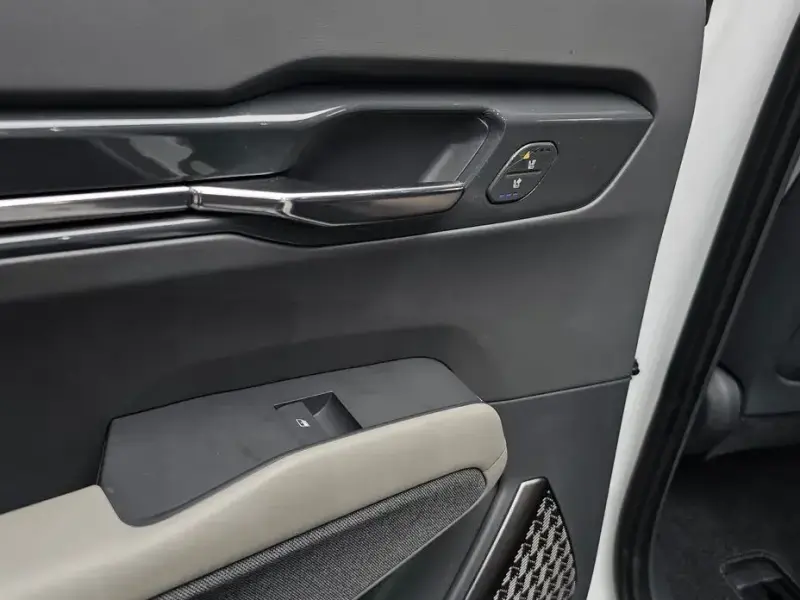2023 Kia EV9 с пробегом 46 879 км