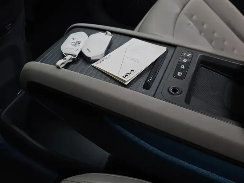 2023 Kia EV9 с пробегом 46 879 км