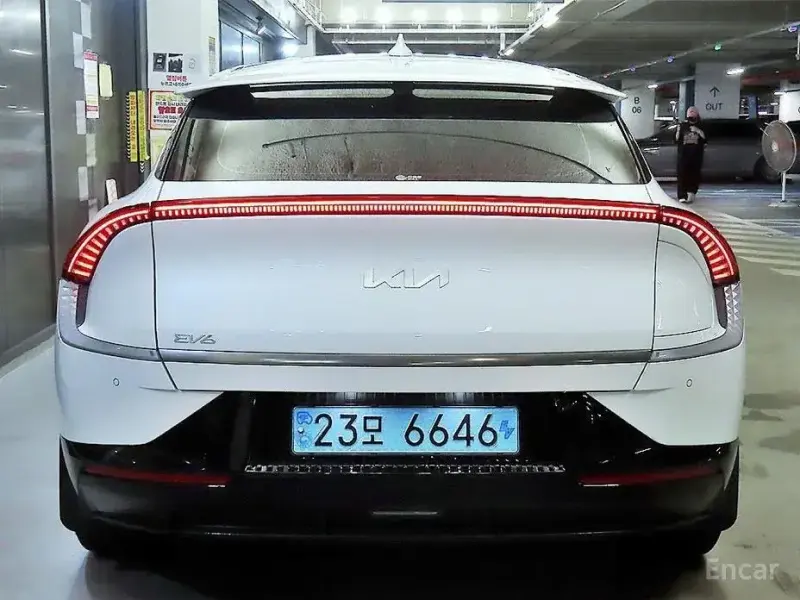 2022 Kia EV6 с пробегом 82 640 км