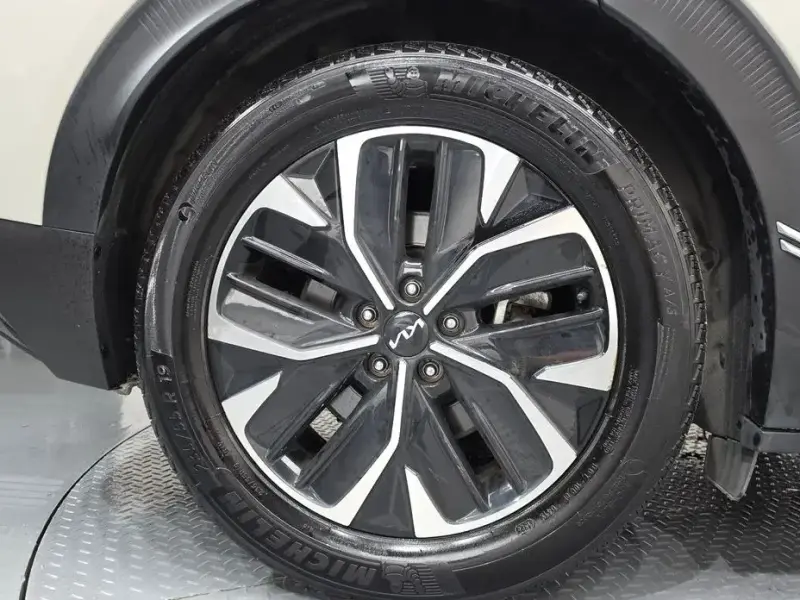 2023 Kia EV6 с пробегом 90 813 км
