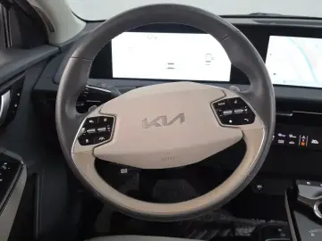 2023 Kia EV6 с пробегом 90 813 км