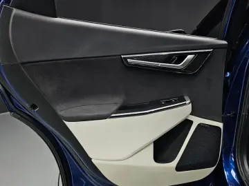 2023 Kia EV6 с пробегом 82 030 км