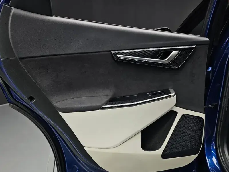 2023 Kia EV6 с пробегом 82 030 км