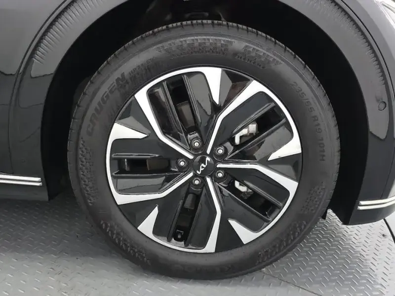 2023 Kia EV6 с пробегом 38 413 км