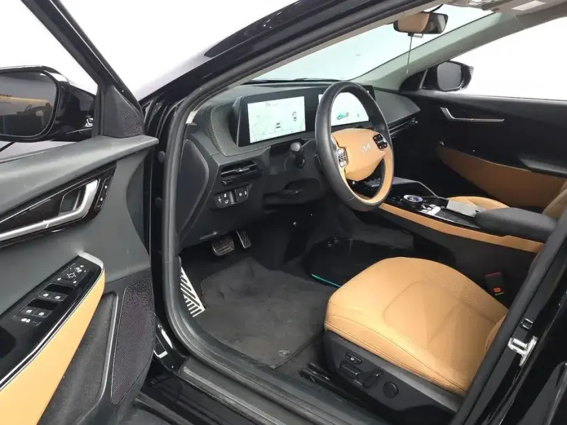 2023 Kia EV6 с пробегом 38 413 км