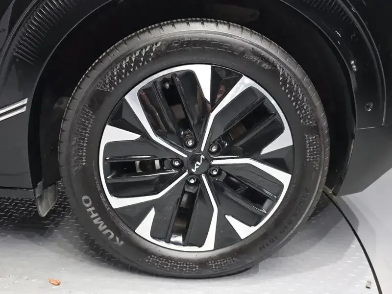 2023 Kia EV6 с пробегом 38 413 км