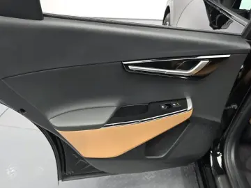 2023 Kia EV6 с пробегом 38 413 км