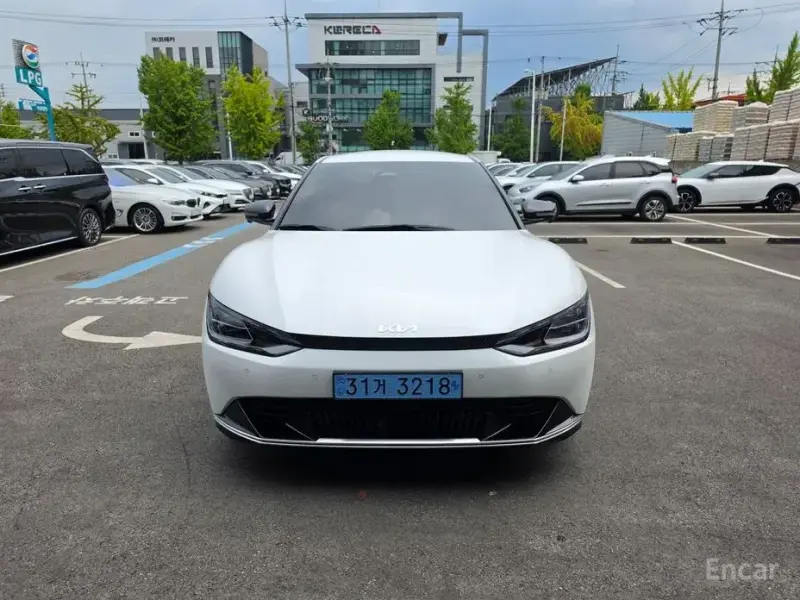 2023 Kia EV6 с пробегом 45 521 км