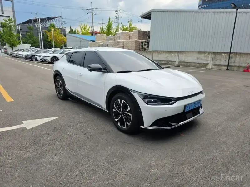 2023 Kia EV6 с пробегом 45 521 км