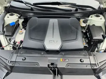 2023 Kia EV6 с пробегом 45 521 км